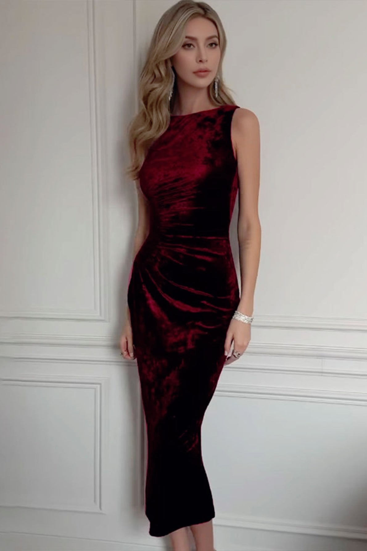 Velvet Sleeveless Round Neck Ruched Bodycon Midi Dress 4