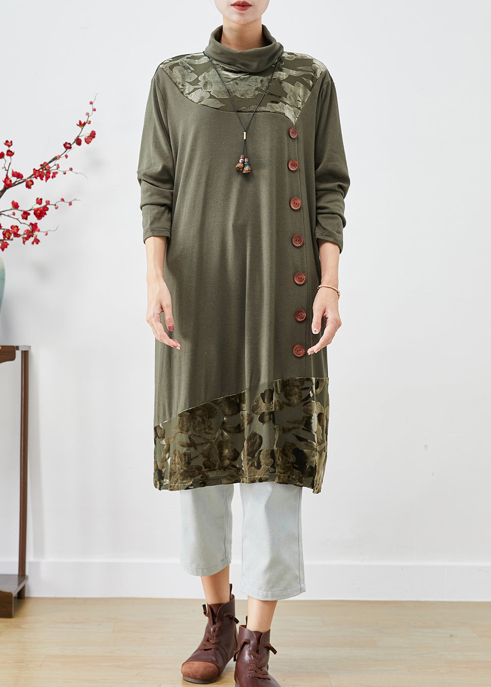 Beautifully Crafted Dress in a Classic Style