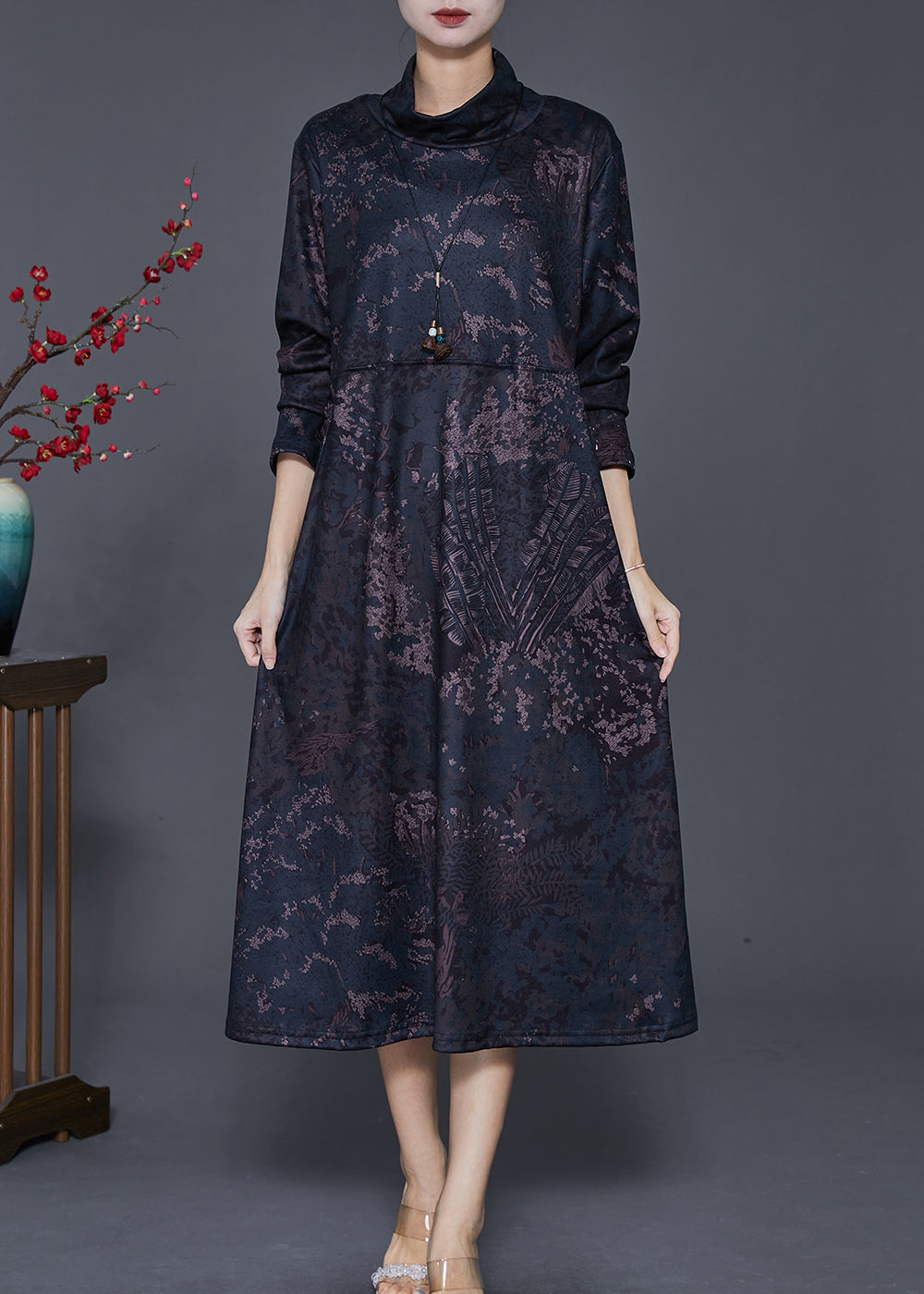 Beautifully Finished Dress in a Timeless Design