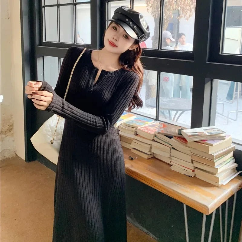 Teresa Elegant Vintage Knit Dress with Relaxed Fit and Layered Outfit Styling