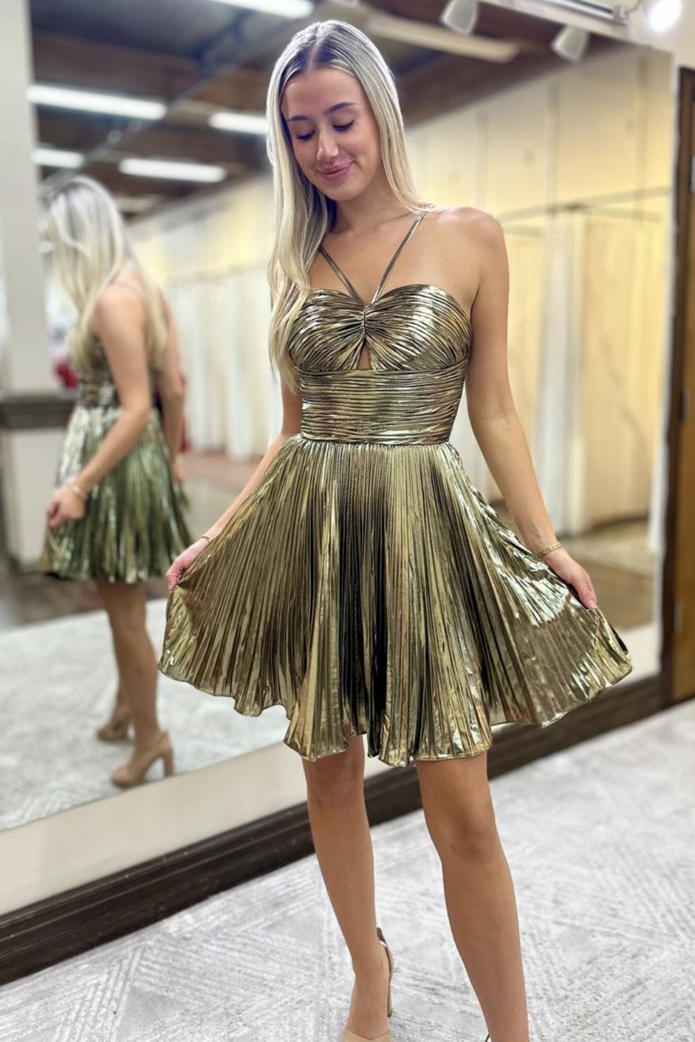 A-Line Halter Neck Short Metallic Homecoming Dress with Pleating