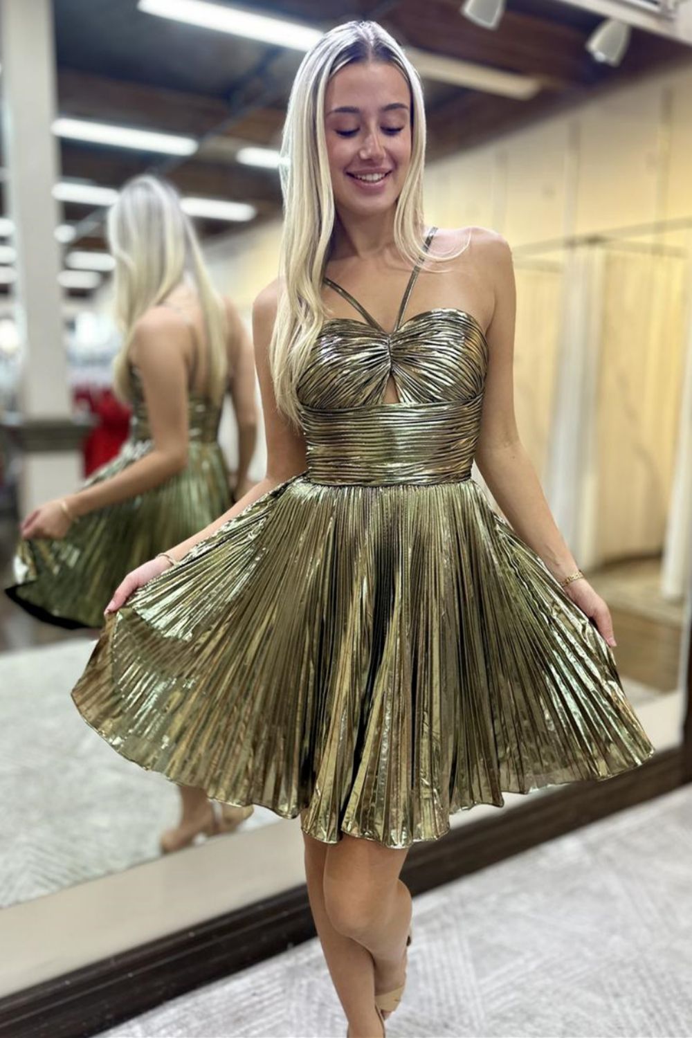 A-Line Halter Neck Short Metallic Homecoming Dress with Pleating