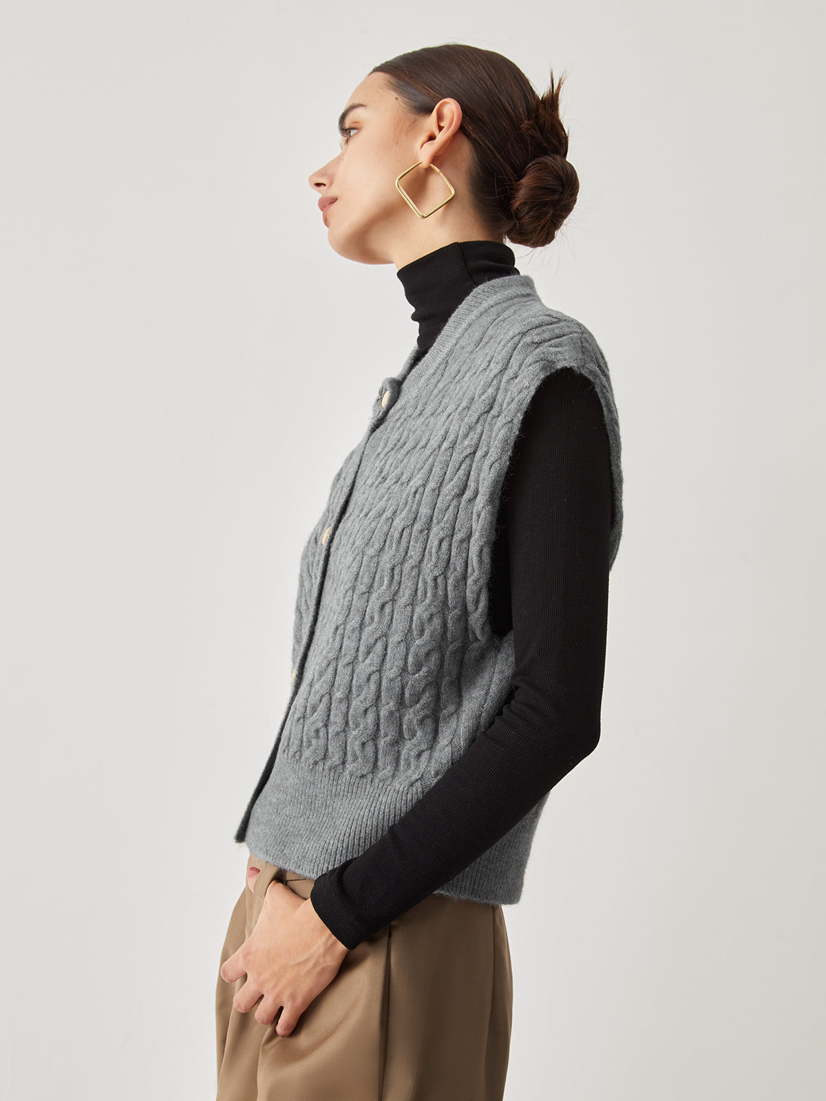 Cable Knit Crew Neck Button Front Sleeveless Sweater Vest 4