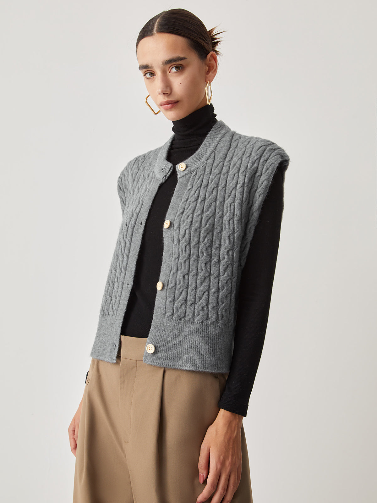 Cable Knit Crew Neck Button Front Sleeveless Sweater Vest 5