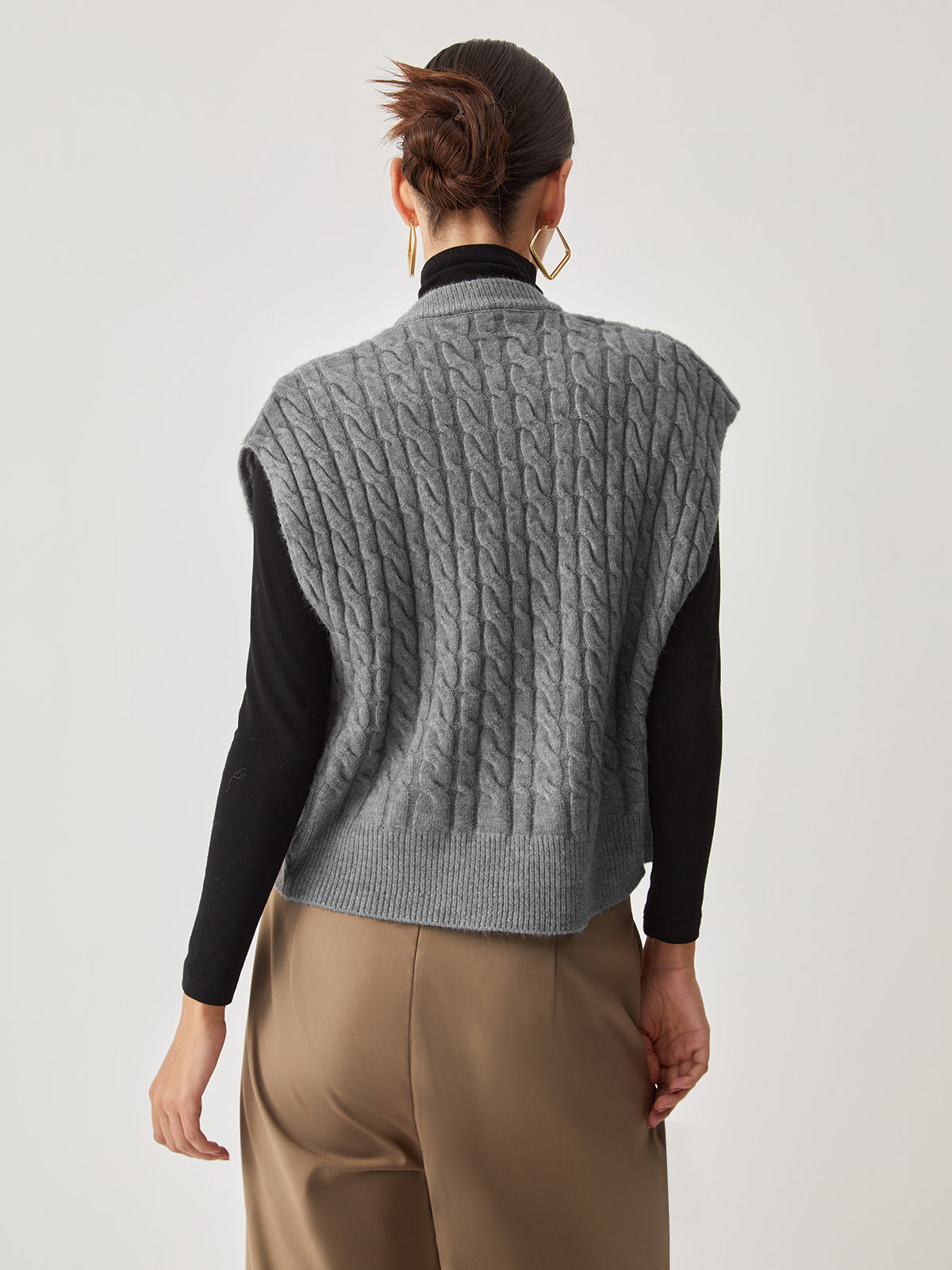 Cable Knit Crew Neck Button Front Sleeveless Sweater Vest 6