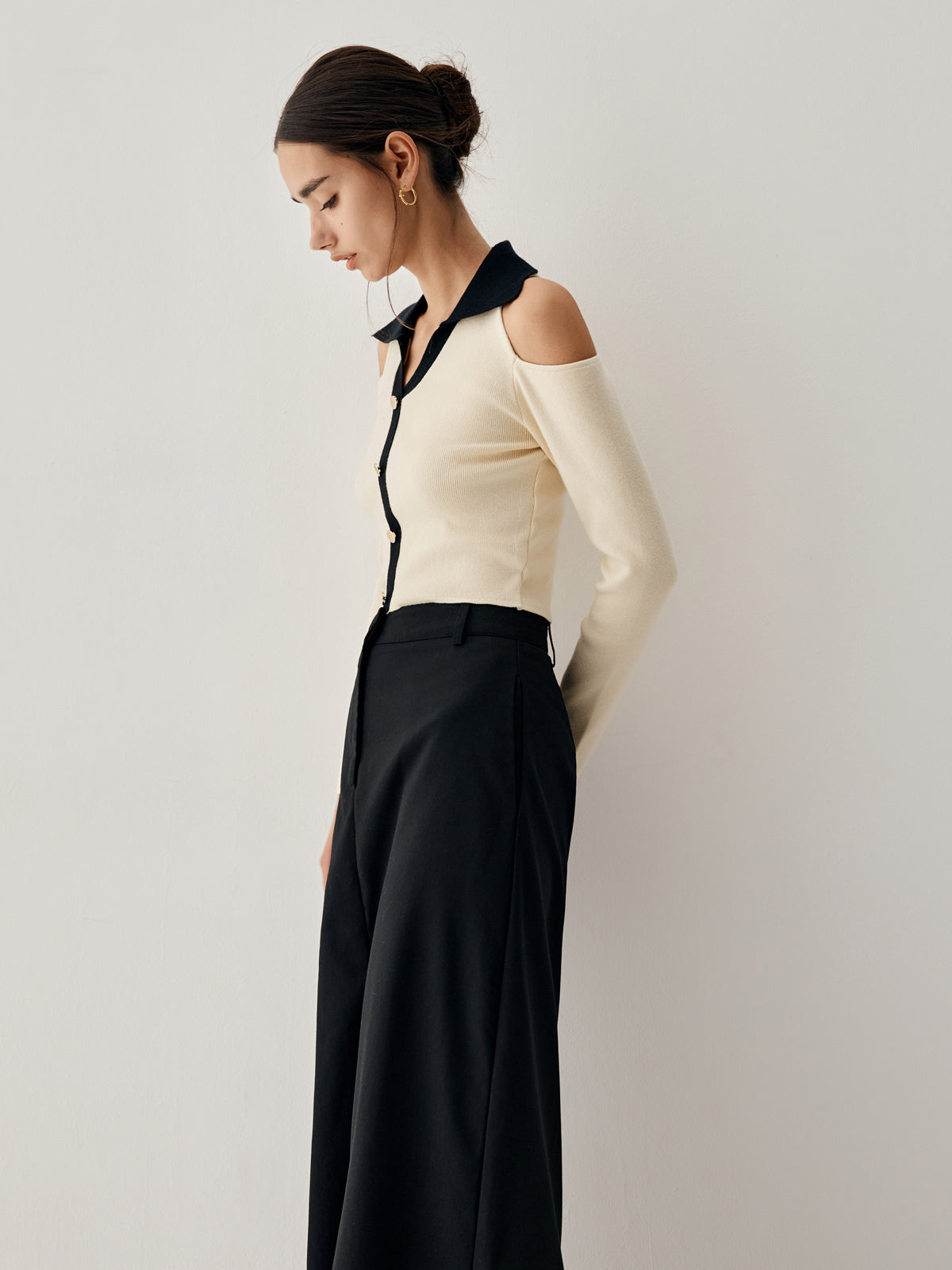 Contrast Collar Cold Shoulder Button Front Long Sleeve Ribbed Knit Top