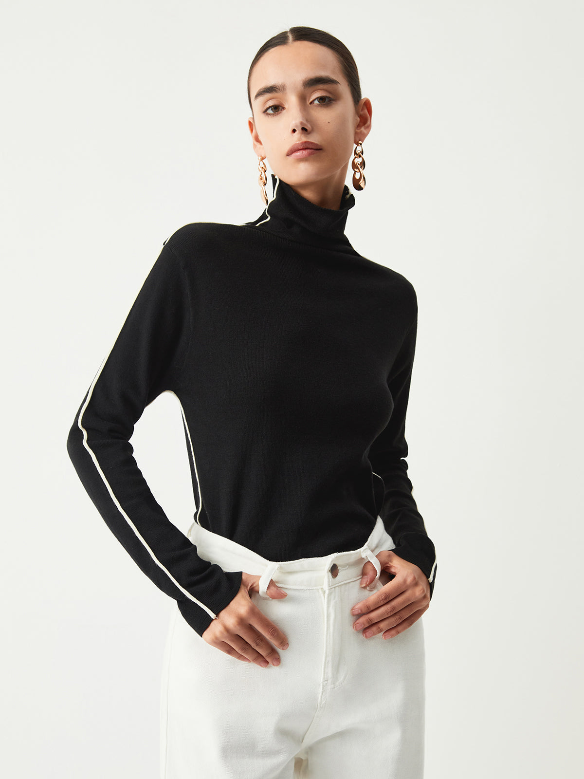 Contrast Piping Turtleneck Long Sleeve Fitted Knit Top 2