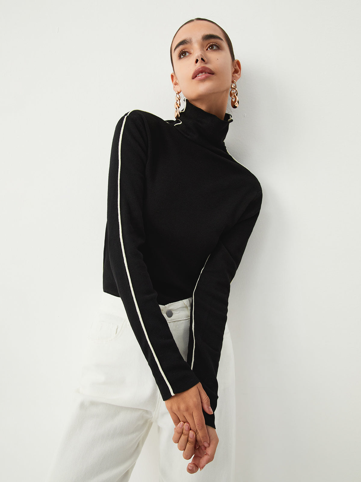 Contrast Piping Turtleneck Long Sleeve Fitted Knit Top