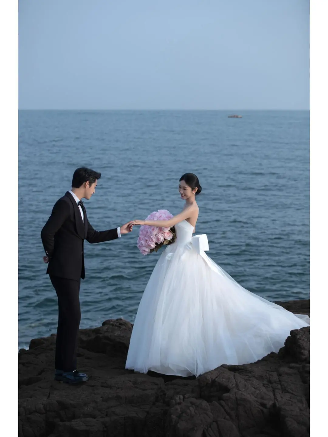 Elegant Ball Gown Strapless White Satin Tulle With Veil Long Wedding Dresses C3912