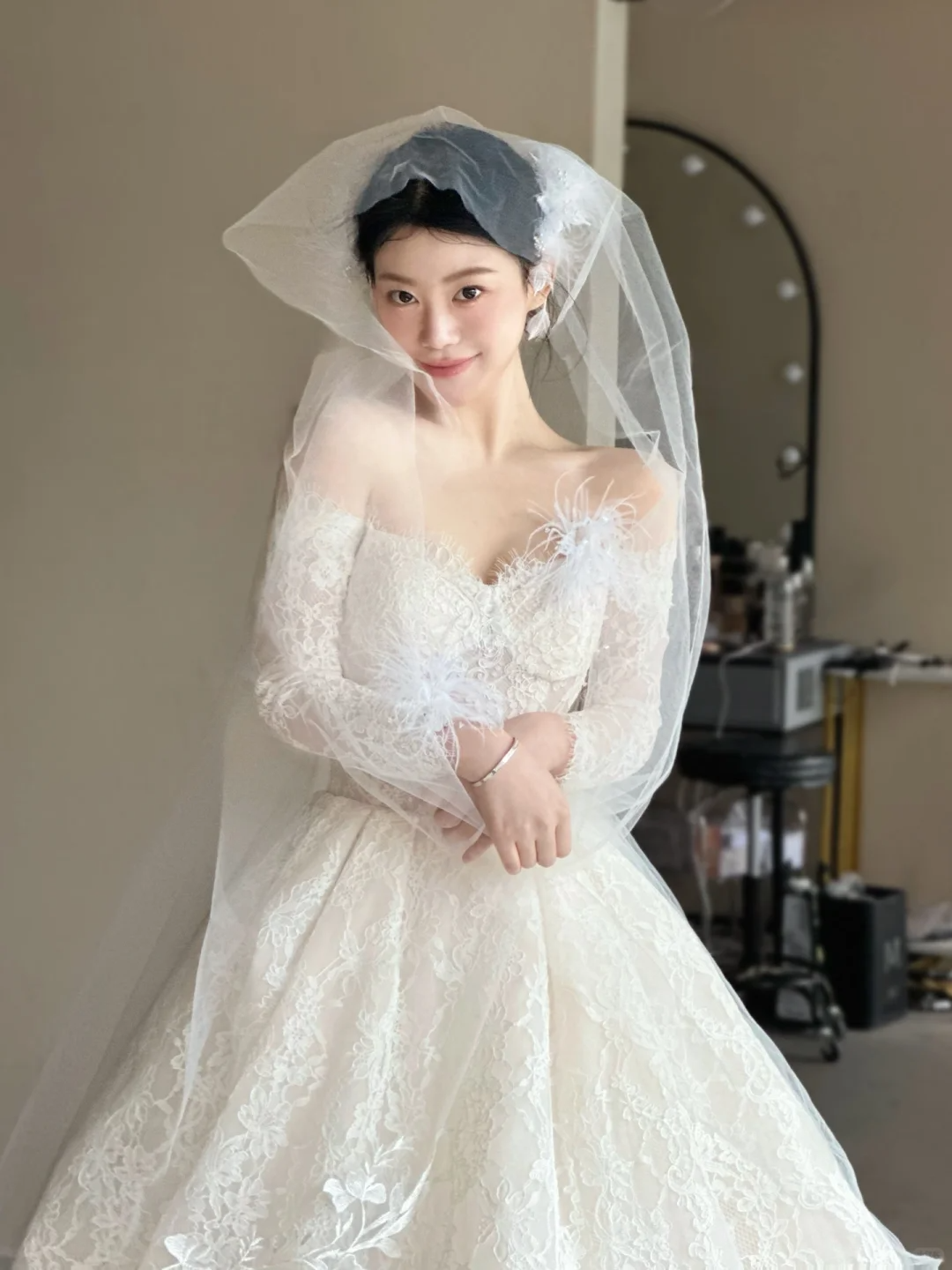 Vintage Ball Gown Off The Shoulder White Tulle Lace Long Sleeves With Veil Long Wedding Dresses C3986