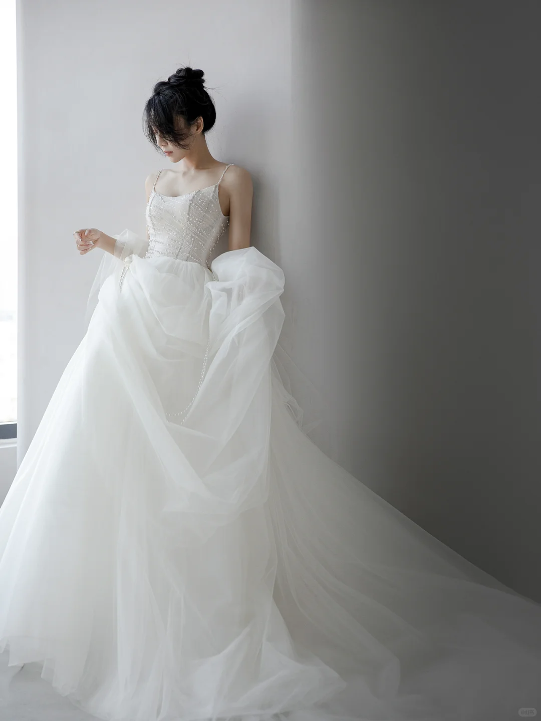 Pretty Ball Gown Spaghetti Straps Tulle Beaded Long Wedding Dresses C4173