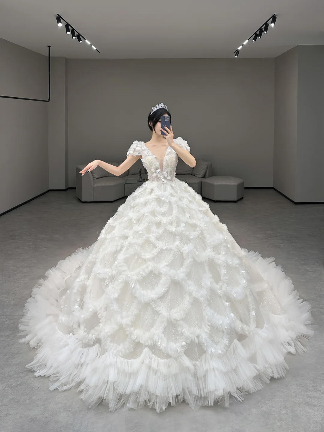 Gorgeous Ball Gown V Neck Tulle Applique Short Sleeves Long Wedding Dresses C4189