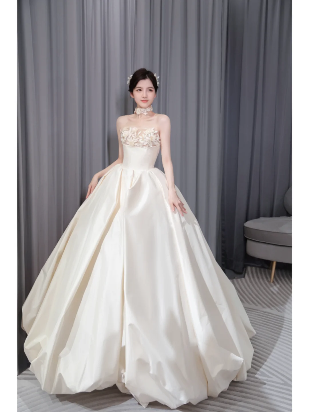 Unique Ball Gown Starpless Satin Applique Long Wedding Dresses C4192