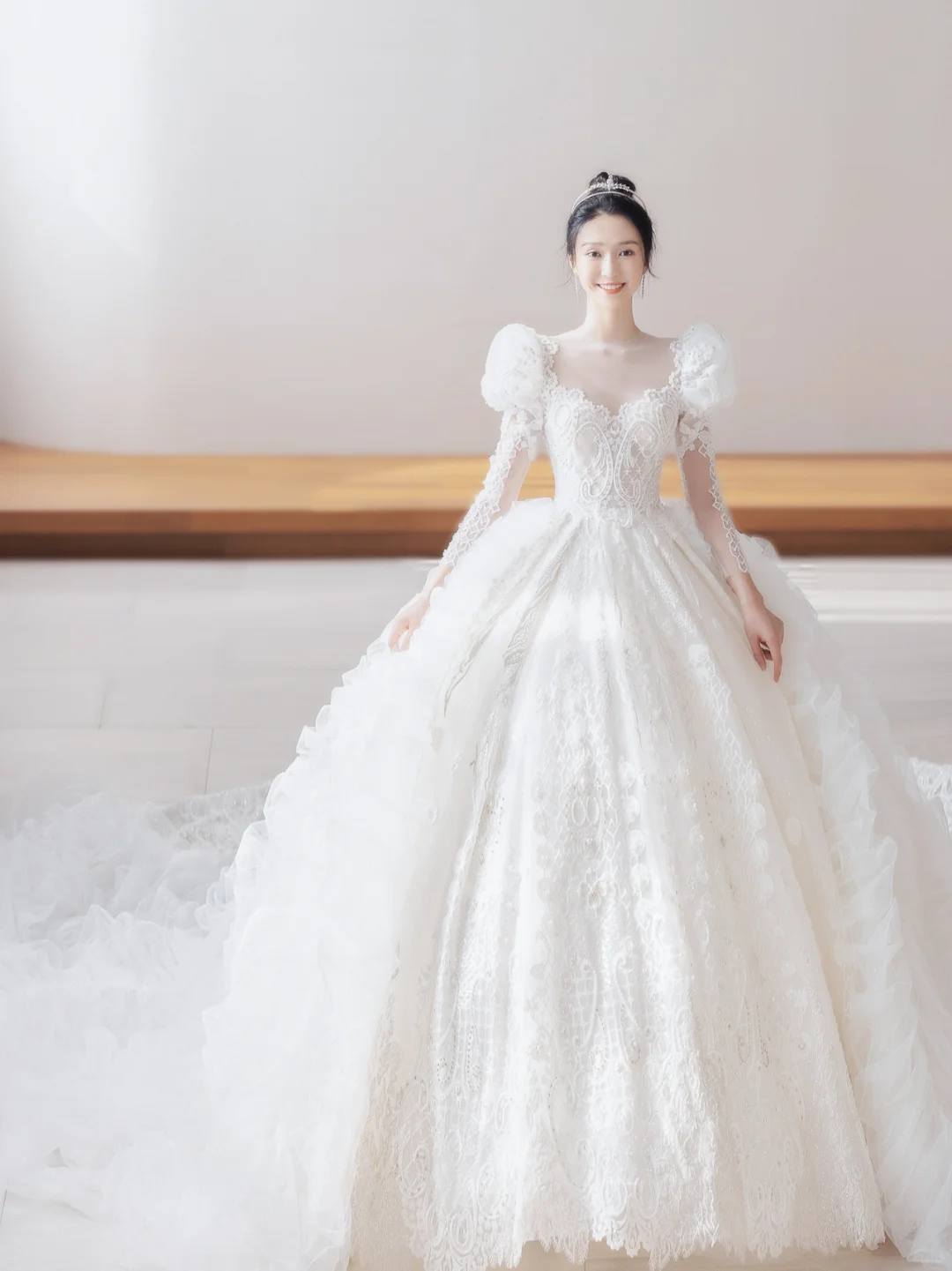 Timeless Ball Gown Tulle Lace Applique Long Sleeves With Veil Long Wedding Dresses C4197