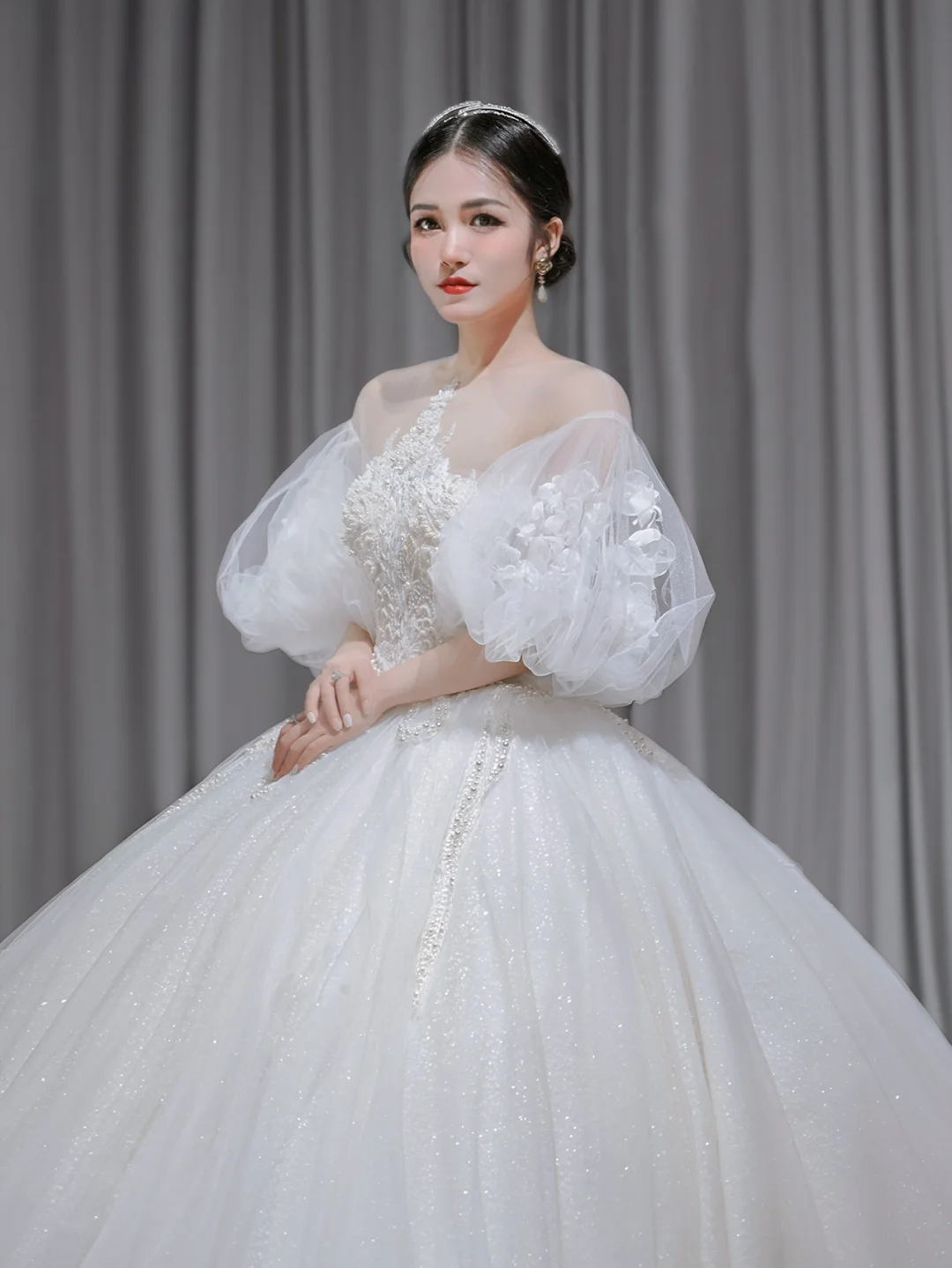 Pretty Ball Gown Tulle Lace Applique Short Sleeves Long Wedding Dresses C4198