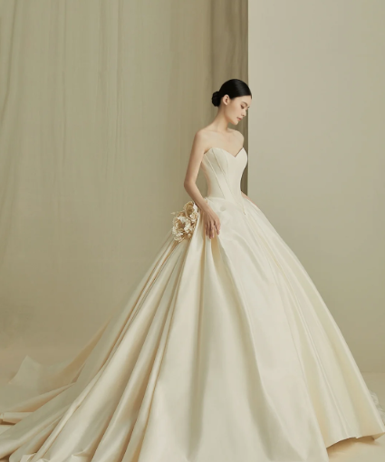 Dreamy Ball Gown Strapless Satin With Veil Long Wedding Dresses C4201