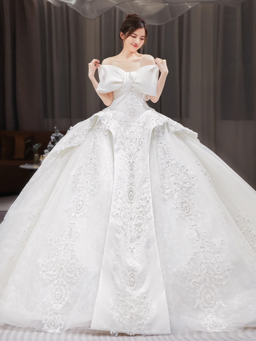 Unique Ball Gown Strapless Satin Tulle Lace Sequin Beaded With Bow Long Wedding Dresses C4203