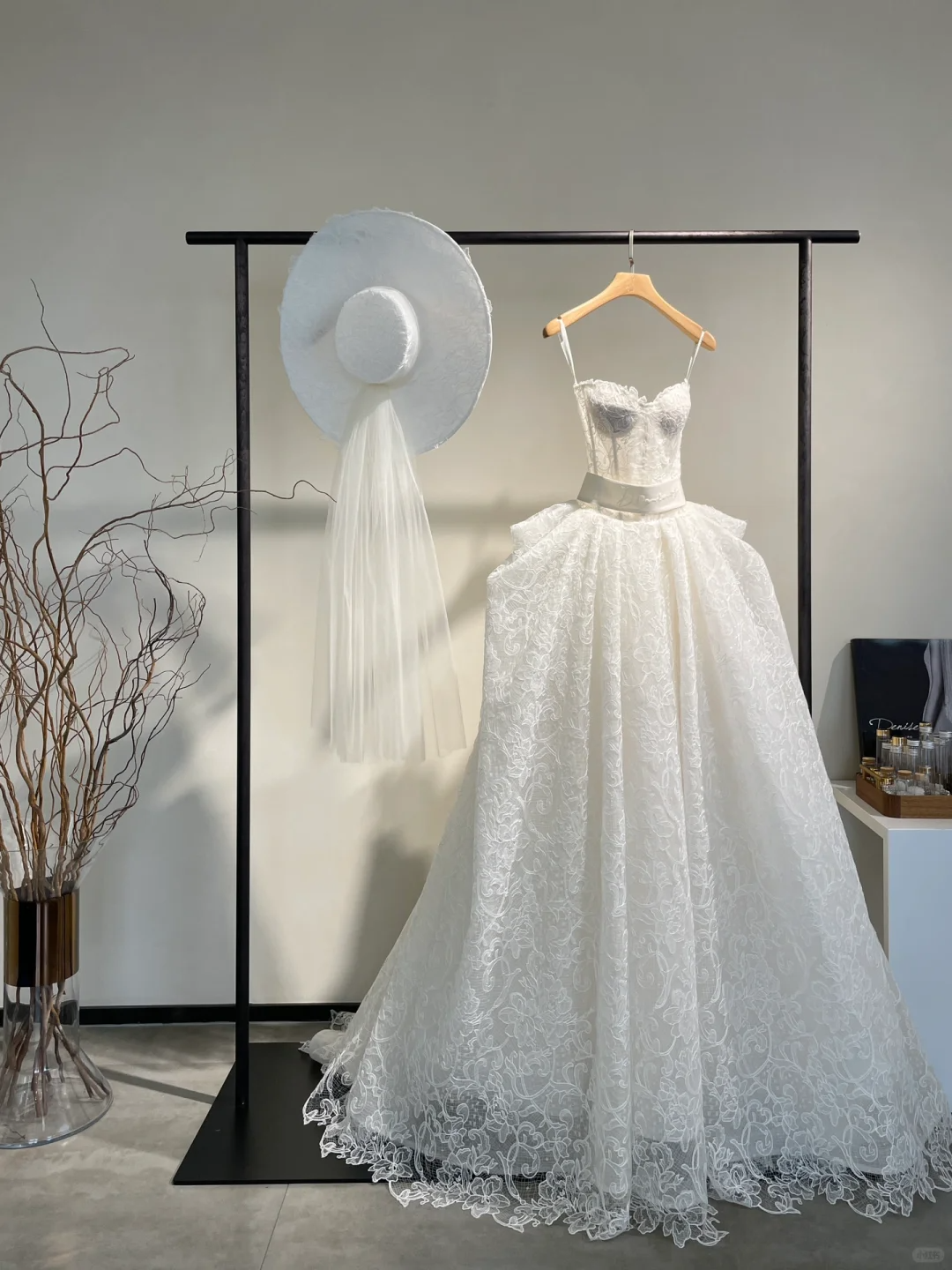 Dreamy Ball Gown Spaghetti Straps Tulle Lace With Veil Long Wedding Dresses C4274