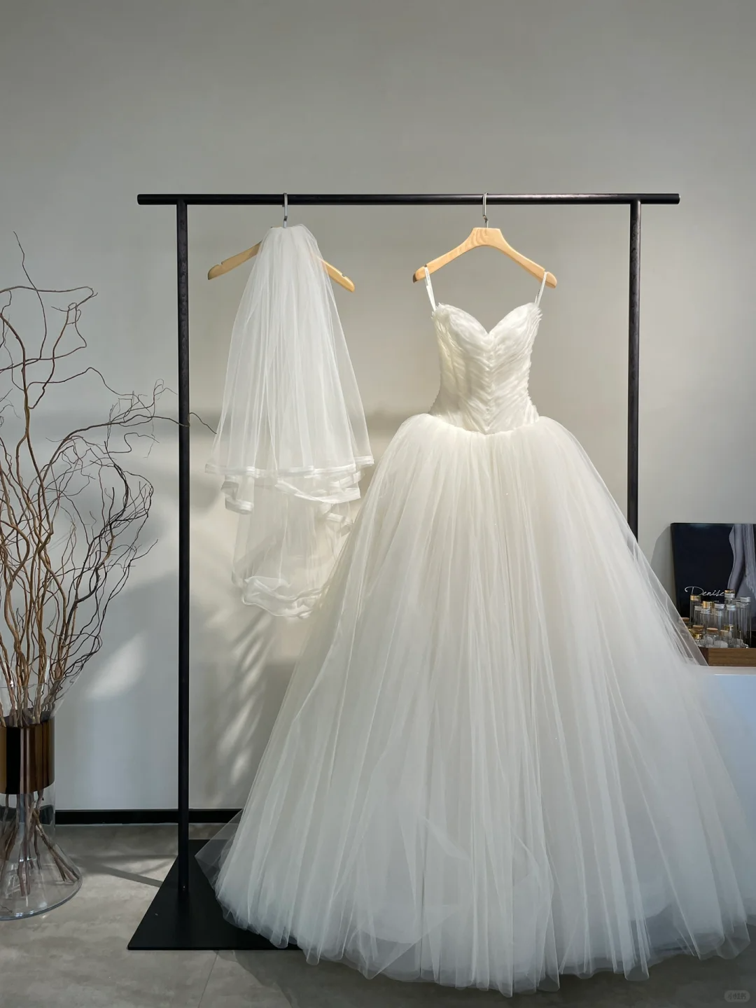 Elegant Ball Gown Spaghetti Straps Tulle With Veil Long Wedding Dresses C4275