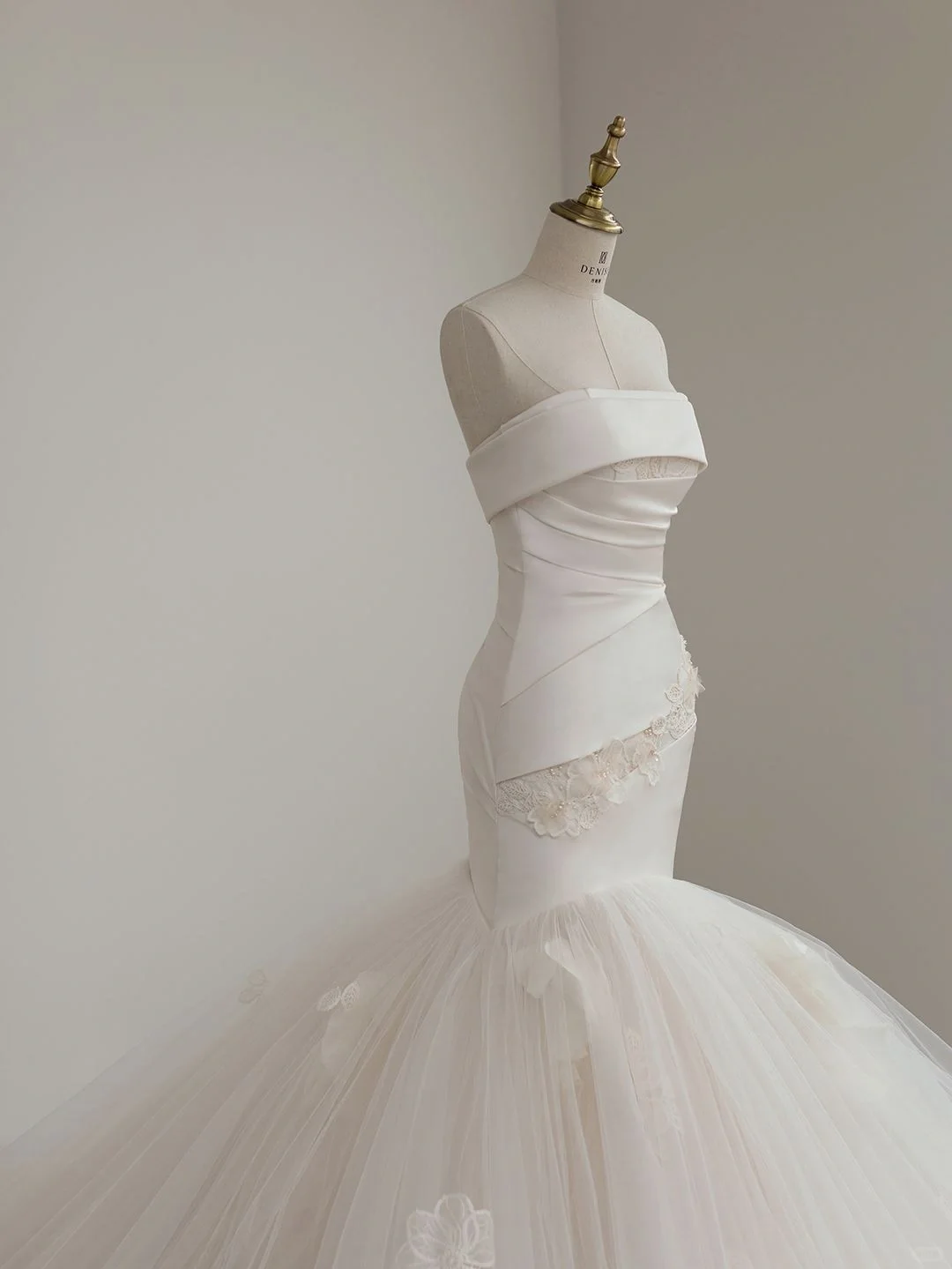 Pretty Mermaid Strapless Satin Tulle Applique Long Wedding Dresses C4279