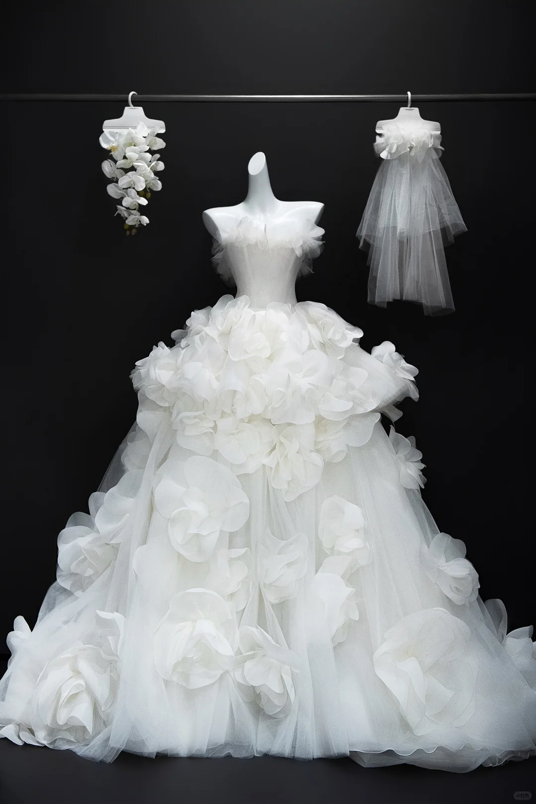 Unique Ball Gown Strapless Satin Tulle Flower Applique With Veil Long Wedding Dresses C4281