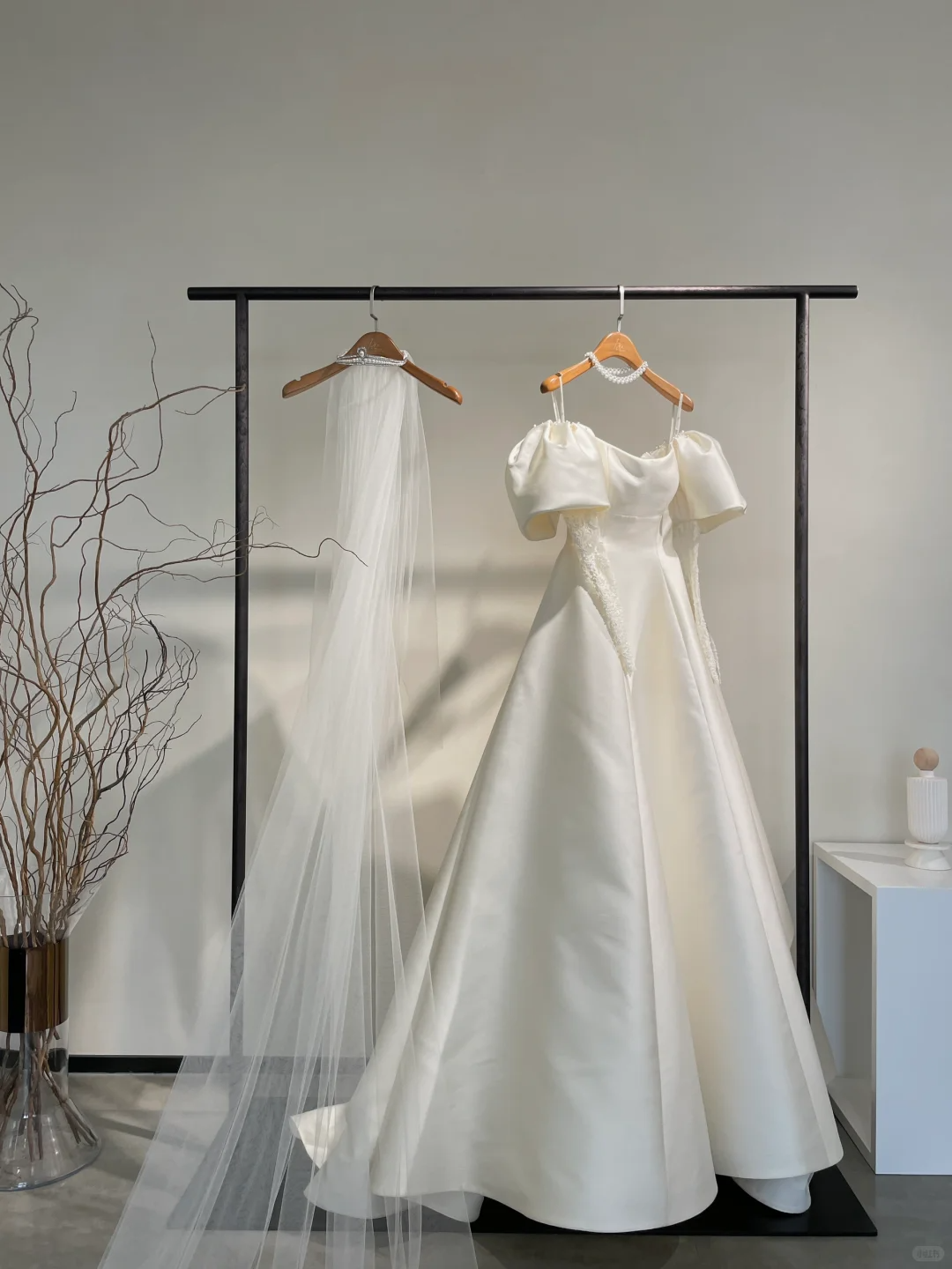 Elegant Ball Gown Off The Shoulder Satin With Veil Long Wedding Dresses C4285