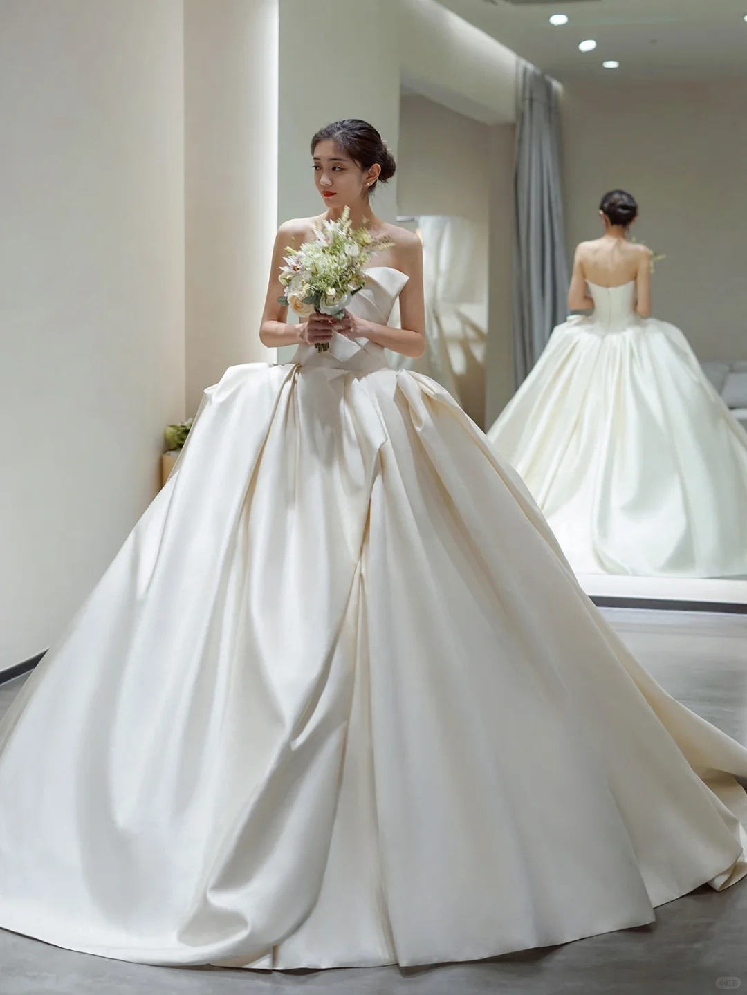 Pretty Ball Gown Strapless Satin Pleated With Veil Long Wedding Dresses C4286