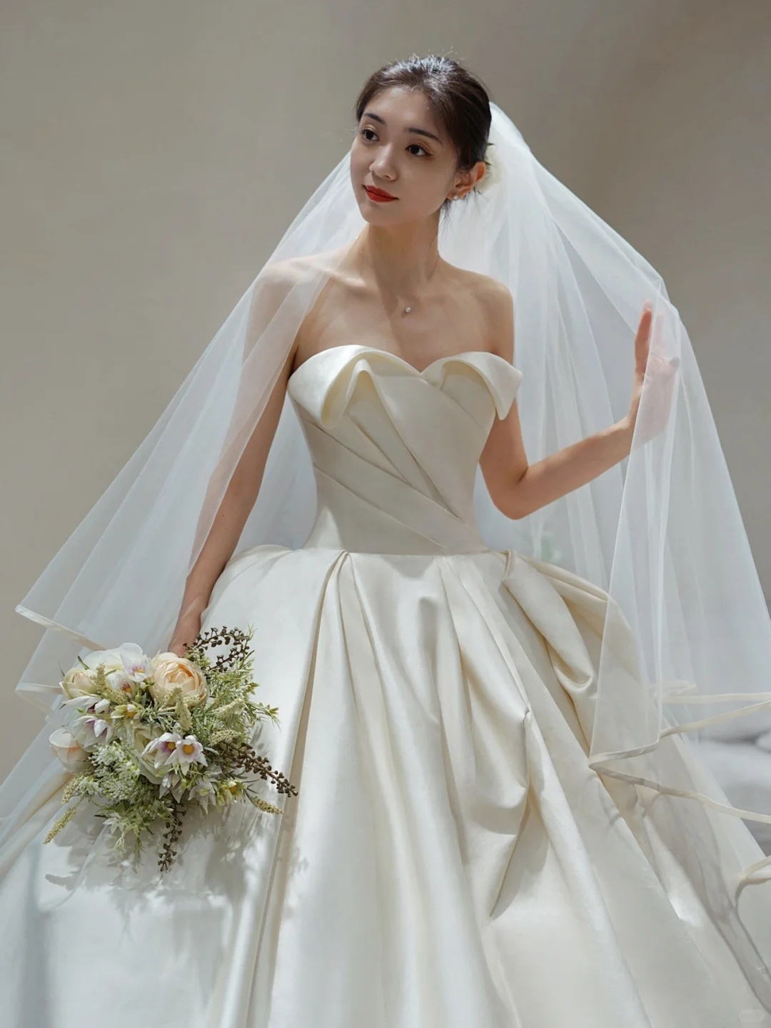 Pretty Ball Gown Strapless Satin Pleated With Veil Long Wedding Dresses C4286