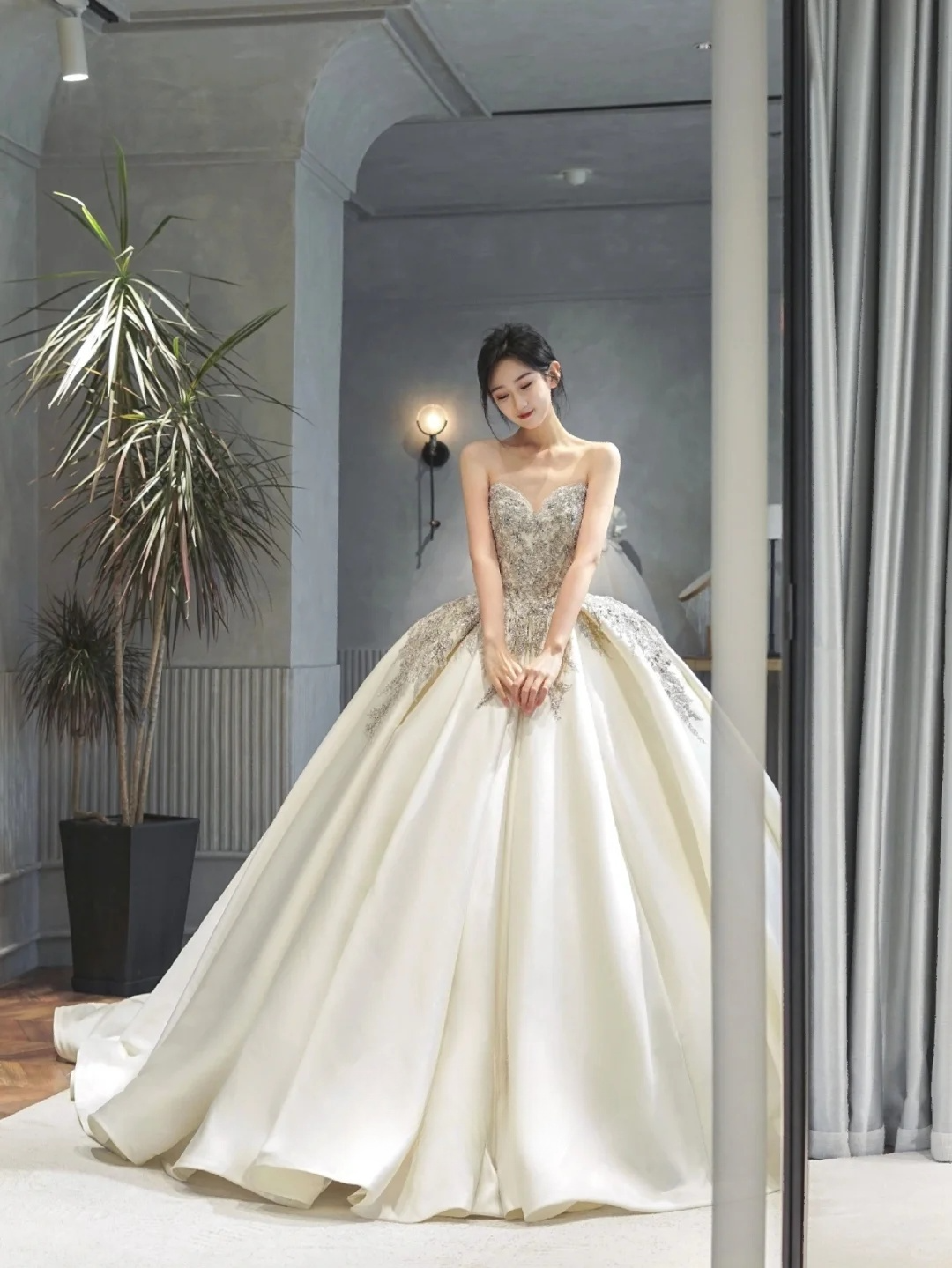 Timeless Ball Gown Sweetheart Satin Sequin Long Wedding Dresses C4288