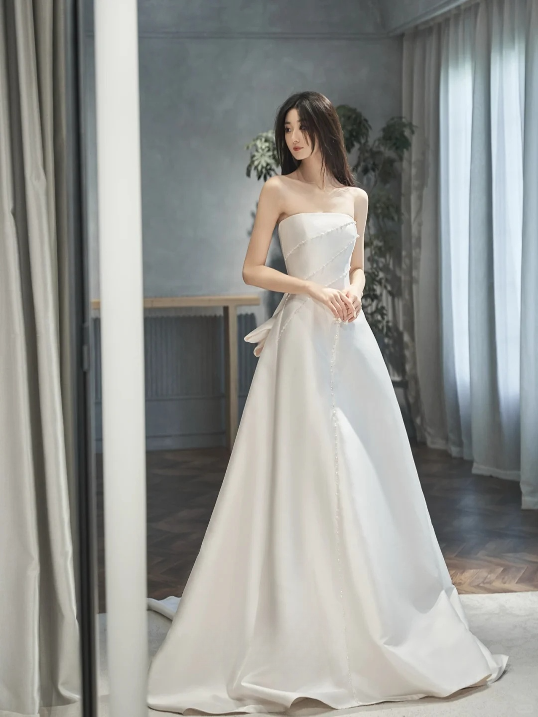 Eelgant A Line Satin Beaded With Veil Long Wedding Dresses C4291