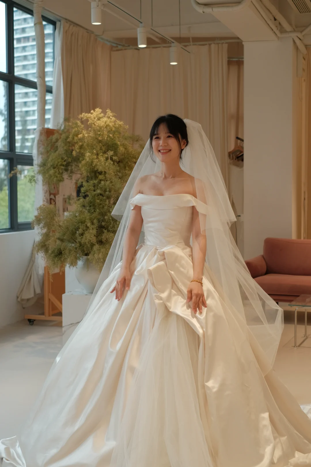 Elegant Ball Gown Strapless  Satin Tulle With Veil Long Wedding Dresses C4295