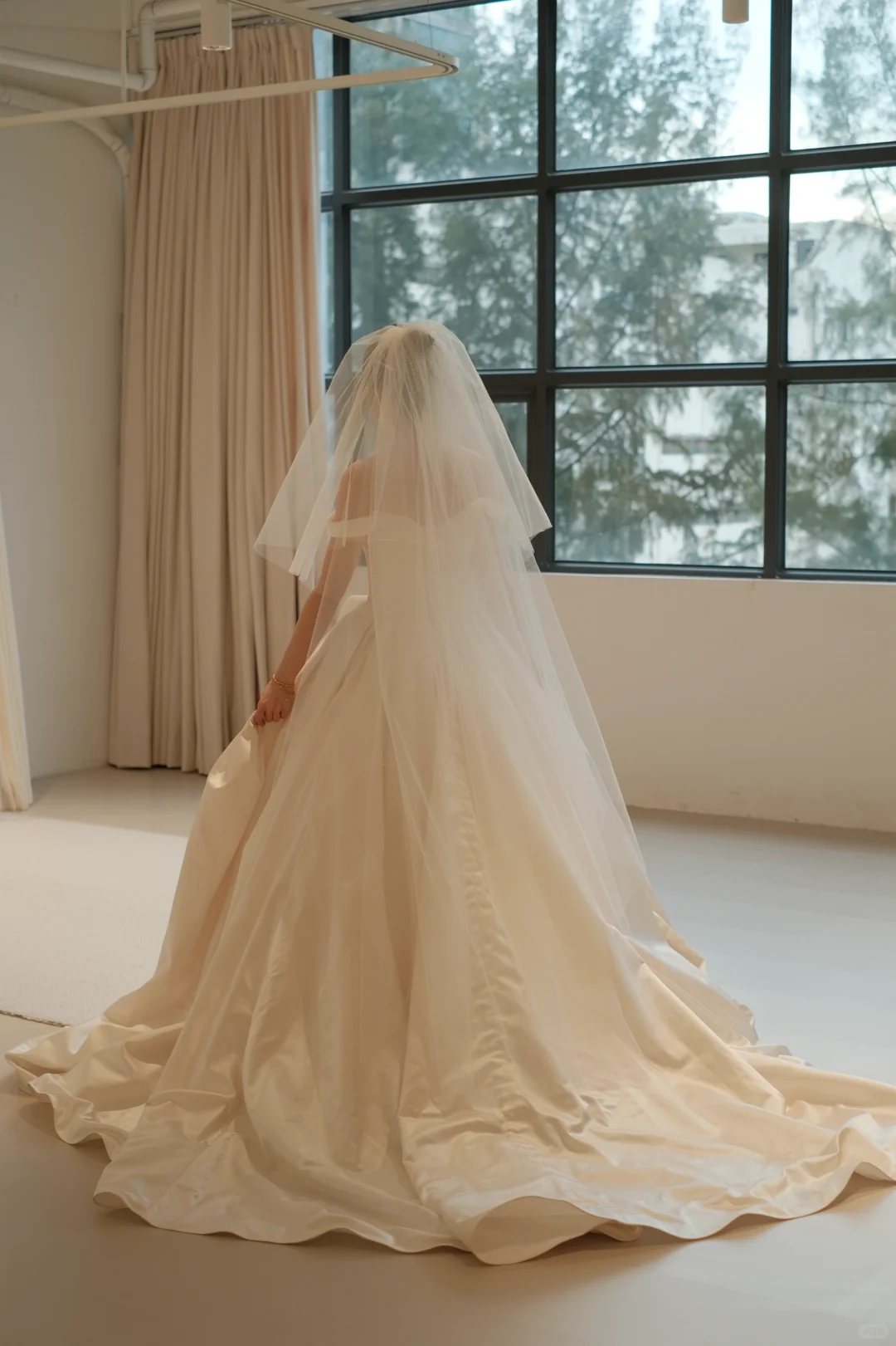 Elegant Ball Gown Strapless  Satin Tulle With Veil Long Wedding Dresses C4295