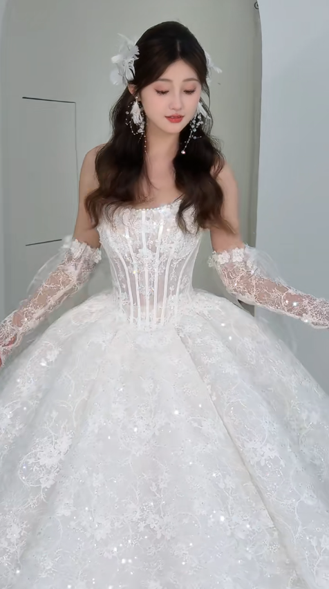 Dreamy Ball Gown Strapless Tulle Lace With Sleeves Long Wedding Dresses C4306