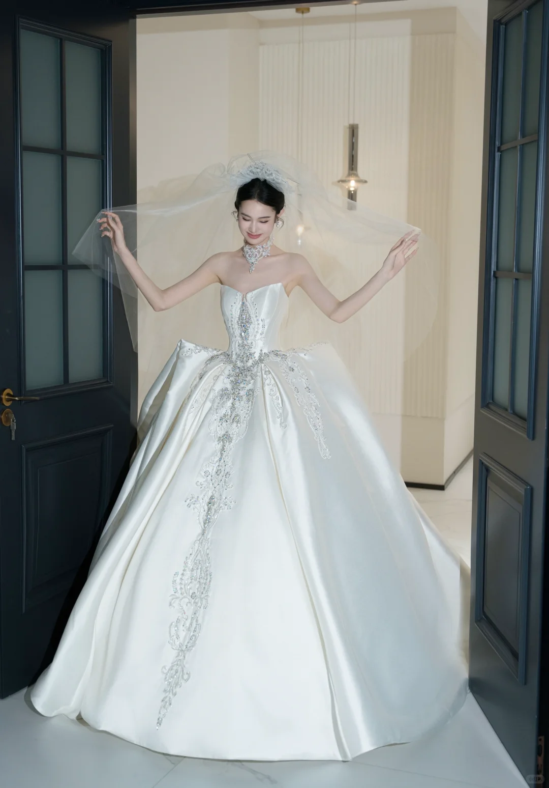 Timeless Ball Gown Strapless Satin Sequin Beaded With Veil Long Wedding Dresses C4323