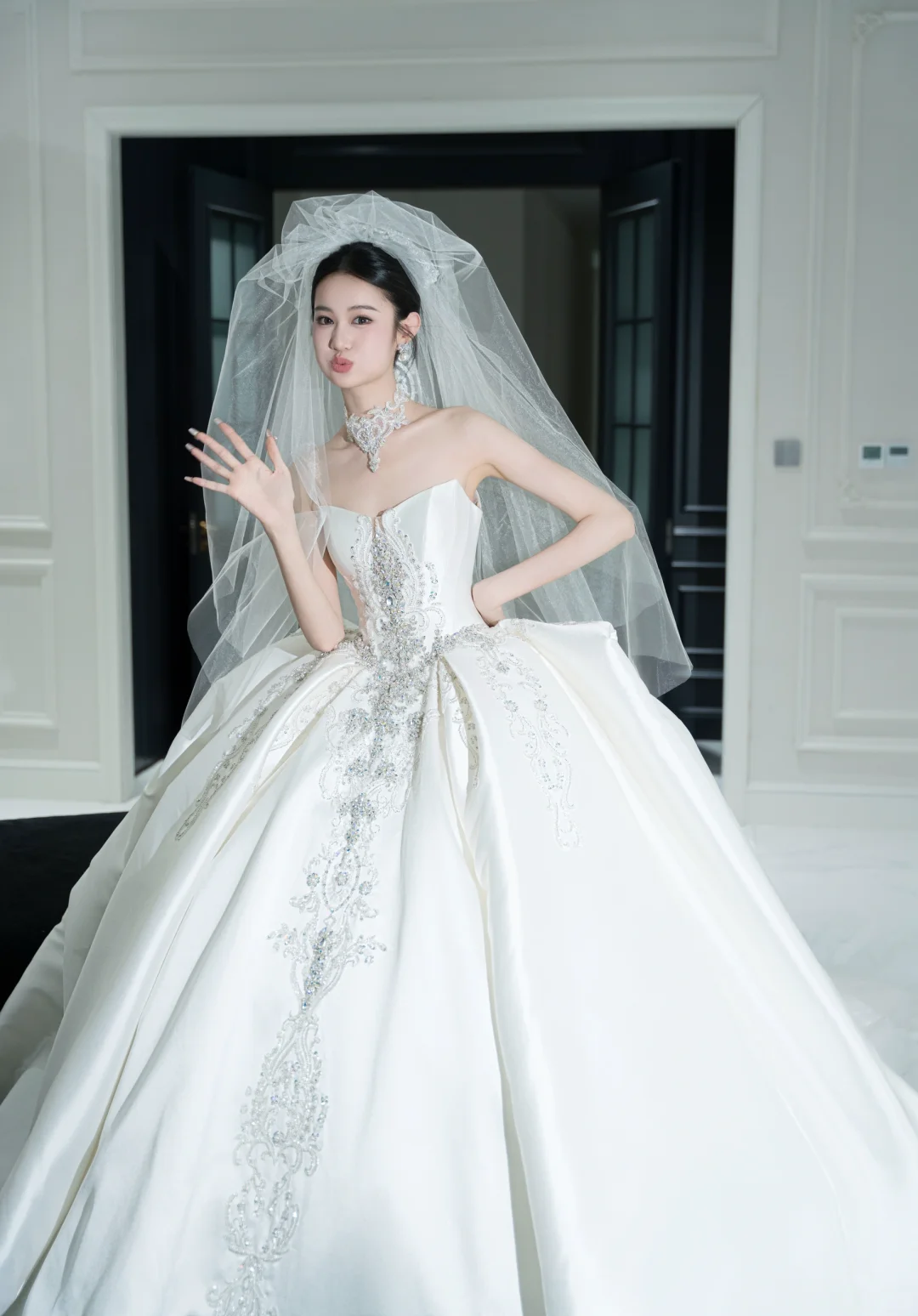 Timeless Ball Gown Strapless Satin Sequin Beaded With Veil Long Wedding Dresses C4323