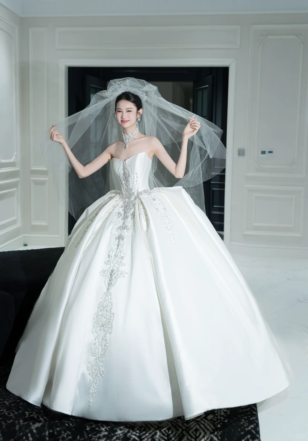 Timeless Ball Gown Strapless Satin Sequin Beaded With Veil Long Wedding Dresses C4323