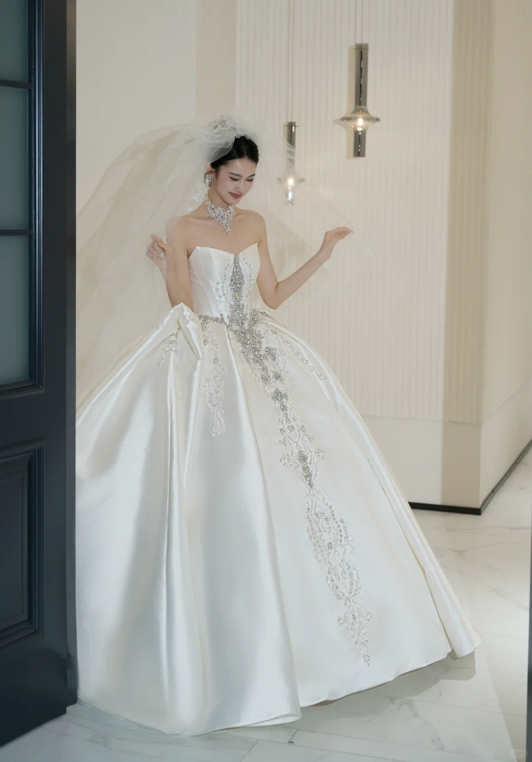 Timeless Ball Gown Strapless Satin Sequin Beaded With Veil Long Wedding Dresses C4323