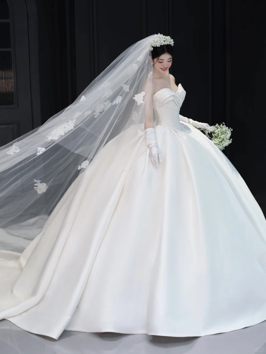Dreamy Ball Gown Strapless Satin Applique With Gloves Veil Long Wedding Dresses C4324