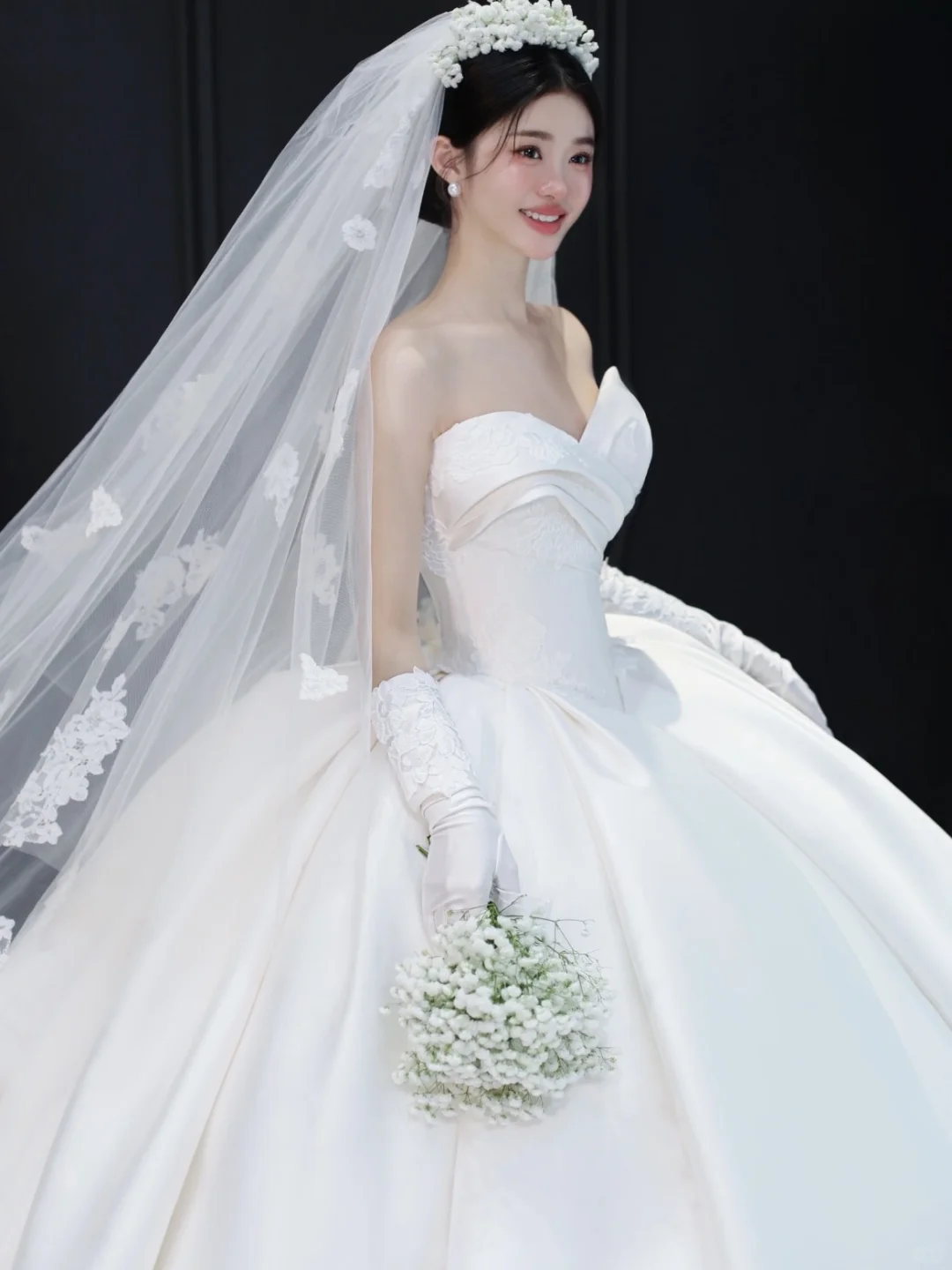Dreamy Ball Gown Strapless Satin Applique With Gloves Veil Long Wedding Dresses C4324