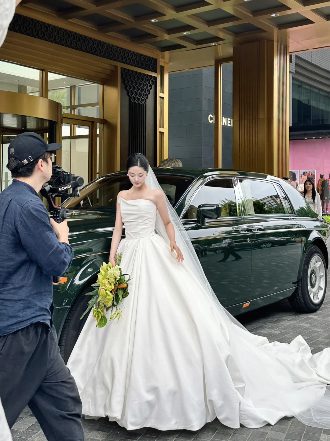 Elegant Ball Gown Strapless Satin With Veil Long Wedding Dresses C4326