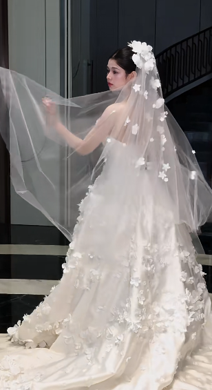 Dreamy Ball Gown Strapless Satin Applique With Veil Long Wedding Dresses C4341