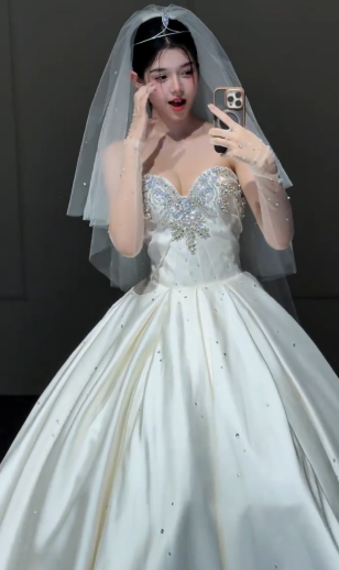 Timeless Ball Gown Strapless Satin Beaded With Veil Long Wedding Dresses C4352