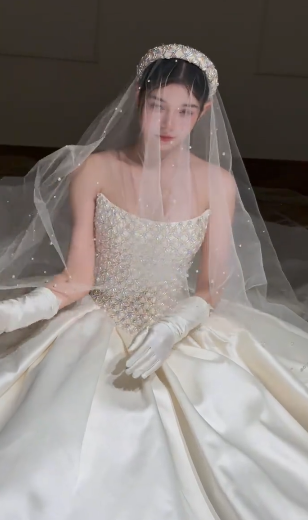 Stunning Ball Gown Strapless Satin Beaded With Gloves Veil Long Wedding Dresses C4353