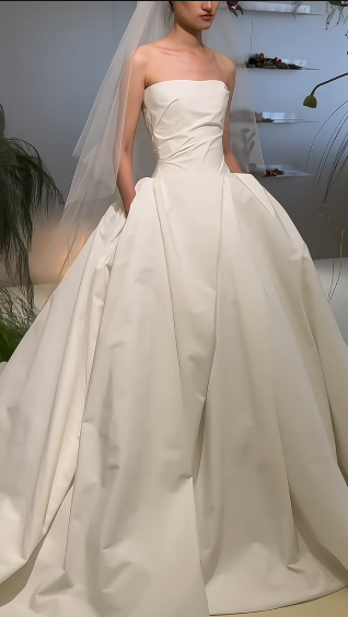 Elegant Simple Ball Gown Strapless Satin With Veil Long Wedding Dresses C4374