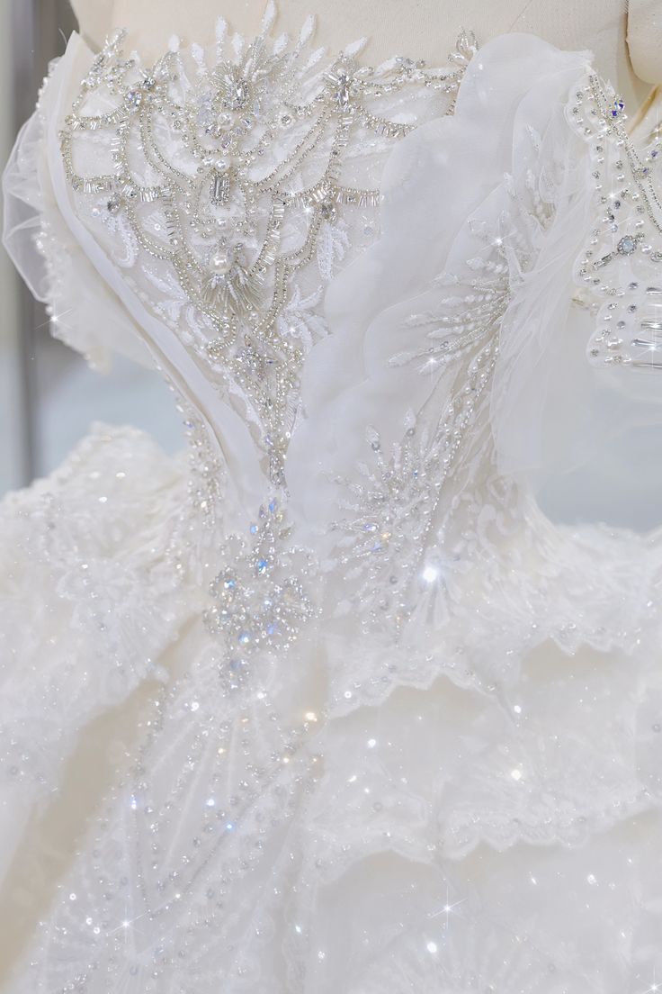 Gorgeous Ball Gown Off The Shoulder Tulle Lace Sequin Beads Long Wedding Dresses C4380