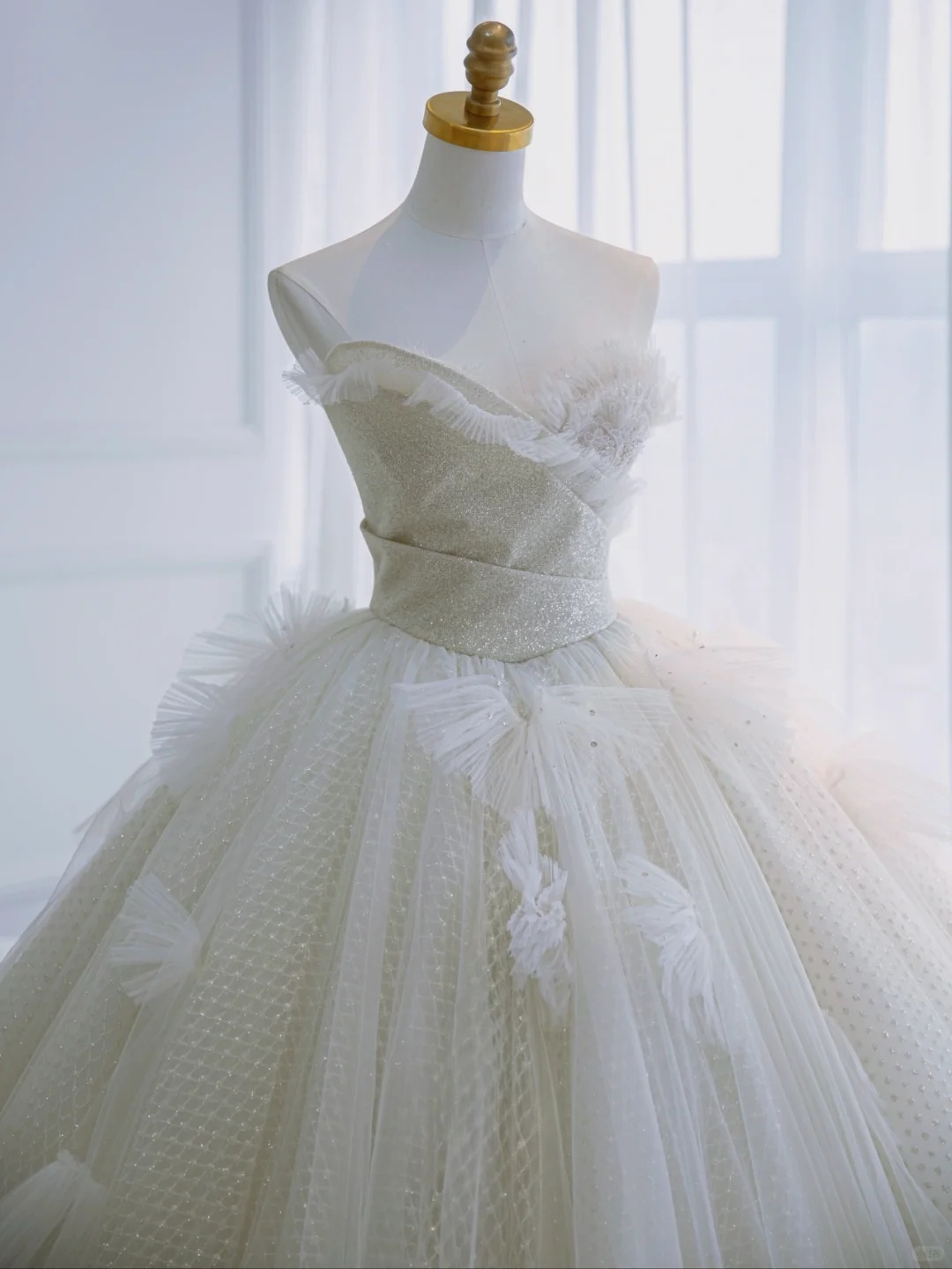 Elegant Ball Gown Strapless Tulle Sequin Long Wedding Dresses C4394