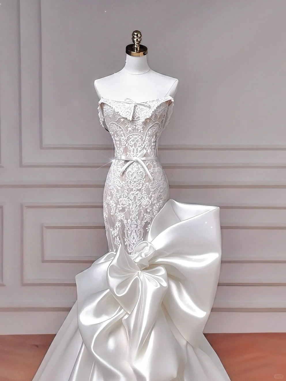 Stunning Mermaid Strapless Satin Lace Long Wedding Dresses C4399