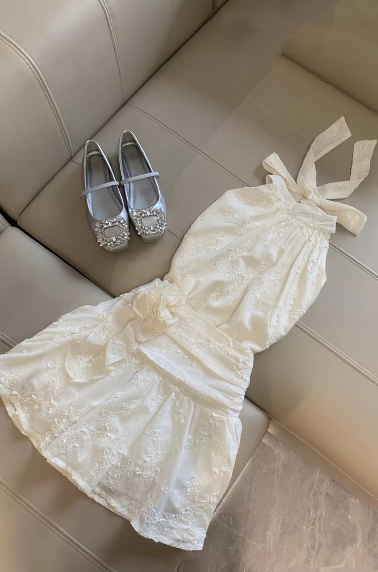 Pretty A Line Halter Satin Applique Short Homecoming Dress 16th Birthday Outfits C4408