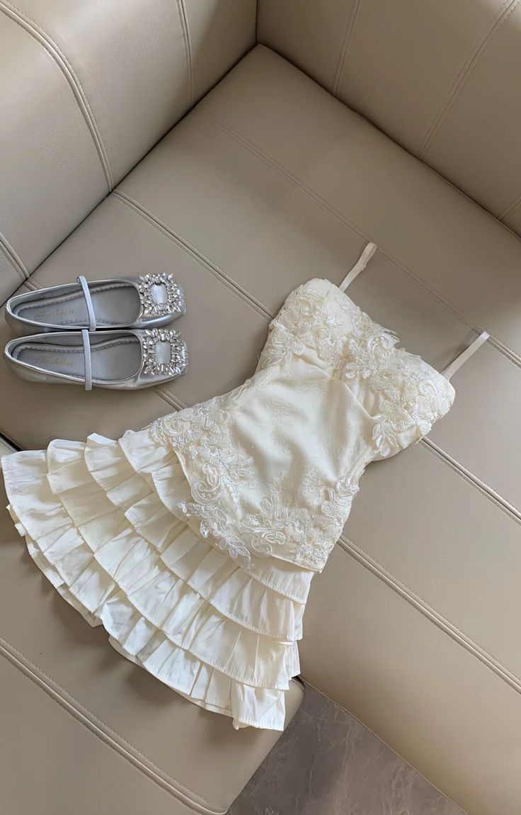 Pretty A Line Spaghetti Straps Satin Lace Tiered Short Homecoming Dress 16th Birthday Outfits C4410