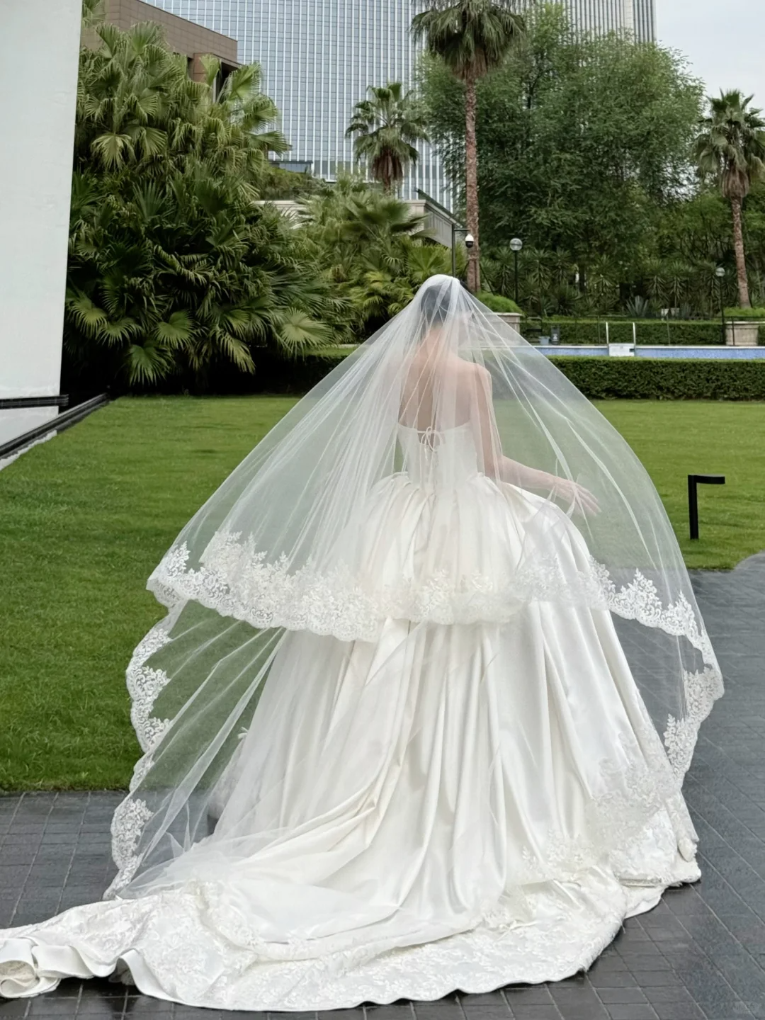 Elegant Ball Gown Strapless Satin Lace With Veil Long Wedding Dresses C4431